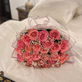 Pink Roses & Baby’s Breath – Soft, Romantic & Timeless